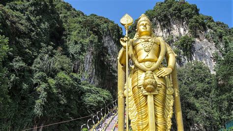 These attractions are temple cave (or cathedral cave), dark cave, cave villa and ramayana cave. 5-five-5: Batu Caves (Selangor - Malaysia)
