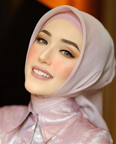 7 Inspirasi Model Hijab Ala Adelia Pasha Scarf Media