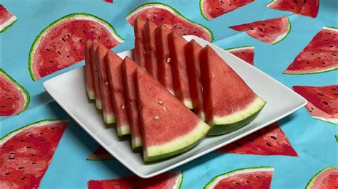 How To Cut A Watermelon Into Slices Triangles Youtube