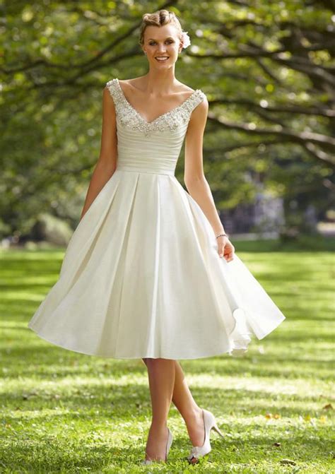 2016 Cheap Pleats Tailored Beading Beach Wedding Dresses A Line V Neck