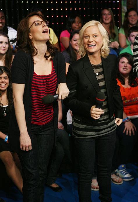 Amy Poehler And Tina Fey Being Best Friends Amy Poehler Tina Fey