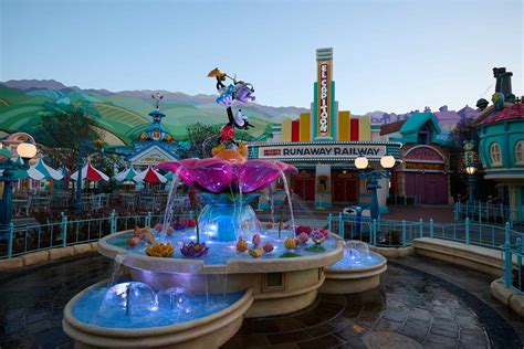 Disneyland Reopened Mickeys Toontown After A Major Refresh — Heres