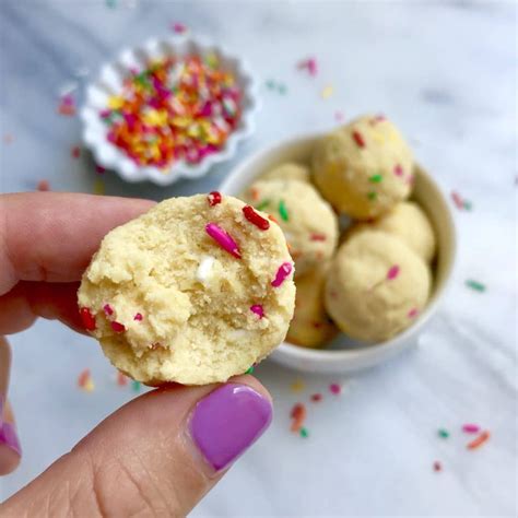 Combine all dry ingredients and stir well. Vanilla Cake Batter Protein Balls - Carrots 'N' Cake ...