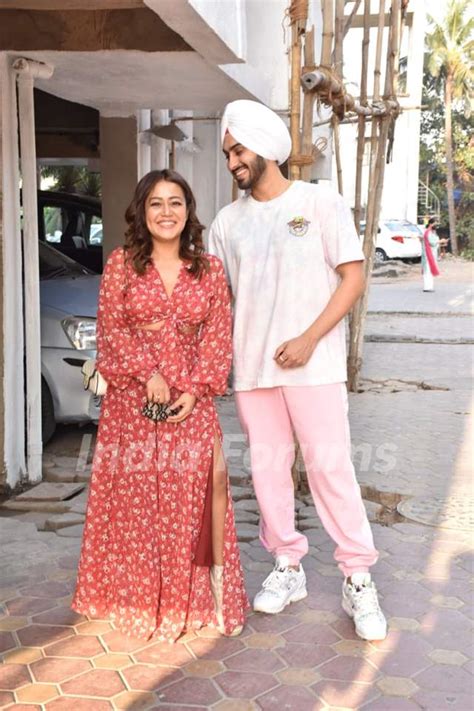 Neha Kakkar With Husband Rohanpreet Singh Snapped In Juhu Media