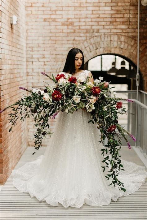 Buy silk flowers wholesale from ksw with over 500+ artificial flowers in stock! Bridal Bouquets - The Top 20 Bouquet Trends For 2019 ...