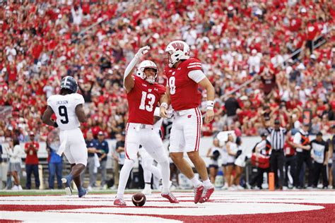 Wisconsin Football Transfer Reunites With Former Badgers Qb Badgernotes
