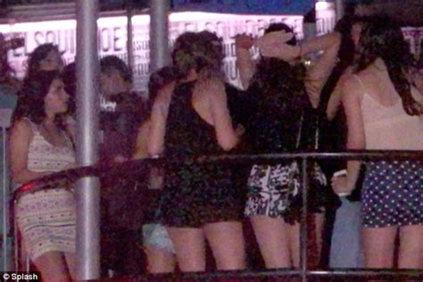 calvin harris parties with a group of female admirers in cabo nightclub daily mail online