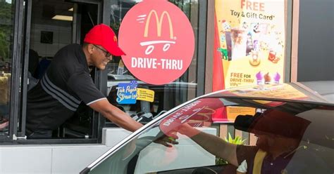 Check out the latest deal in my mcdonald's app today! McDonalds to Replace More Human Employees With Drive-Thru ...