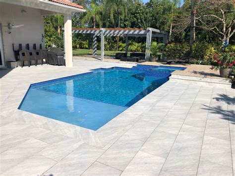 Modern Poolspa Remodel Modern Pool Miami By Custom Watershapes