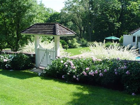 Browse hundreds of pictures of inspiring gardens, including photos of flowers, edible gardens, container plantings and garden design photo gallery. The Power of a Garden Portal - Gallery | Garden Design