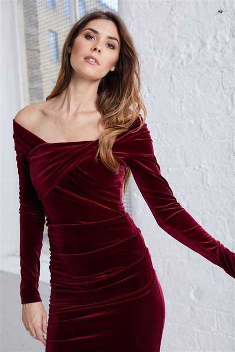 This Off Shoulder Velvet Dress Is Your Ideal Party Piece This Season An Elegant And