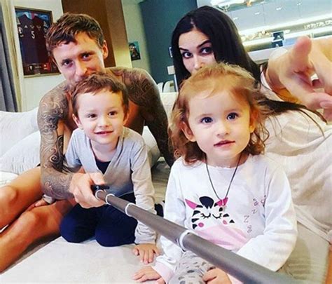 На днях алана мамаева снова обвинила мужа в изменах, но в этот раз она пошла дальше алана мамаева обвинила мужа в измене с ирен, пока футболист был на сборах в испании с. Развода не будет: Павел Мамаев помирился с женой - Звезды ...