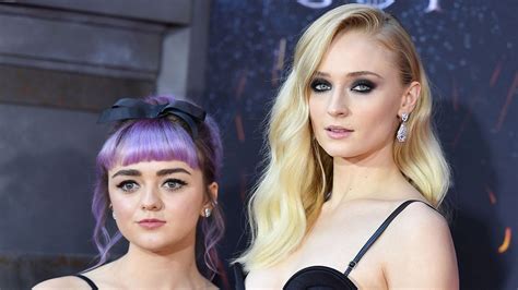 Sophie Turner And Maisie Williams Matched At The “game Of Thrones” Red