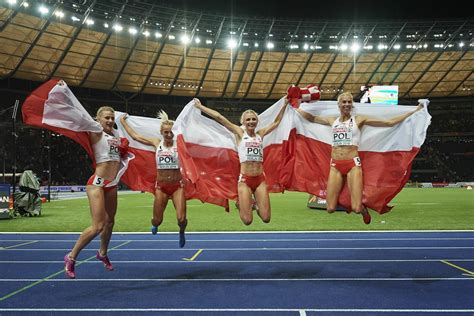 To pełny skład naszej sztafety 4x400, która w berlinie zdobyła złoty medal mistrzostw europy w lekkoatletyce. Berlin. Polska sztafeta kobiet 4x400m ze złotem ...