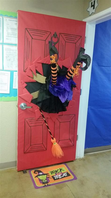 Pin By Terri Shrock On Door Decoration Halloween Classroom
