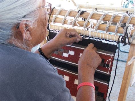 Sarah Natani Completes A Weaving At Her 2006 Workshop At Table Mesa Nm Navajo Weaving Native