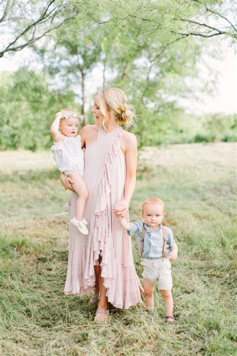 Find the perfect dress for beach pictures and have fun at i love the coordination of their outfits. Maxi Dresses: My Current Faves | Family photo outfits ...