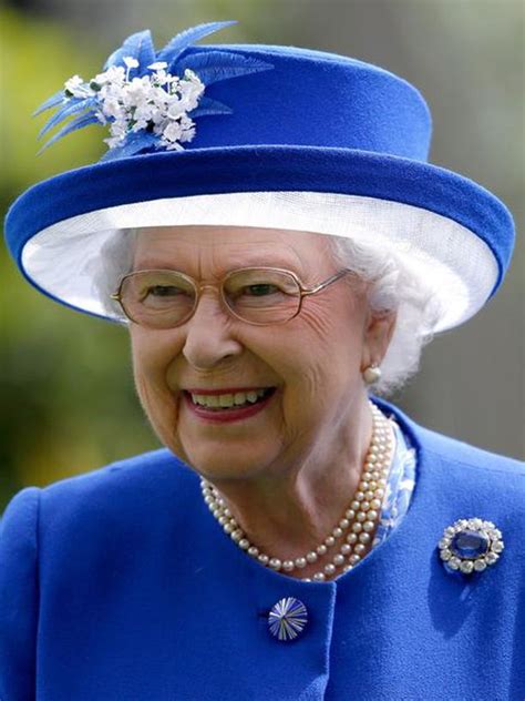 The queen has officially welcomed the uk's new aircraft carrier, hms queen elizabeth, at a hms queen elizabeth and its sister ship hms prince of wales are the most expensive in the royal navy's. Queen Elizabeth II.: Hut ab! | ZEITmagazin