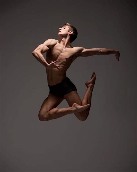 Pin By Chan On Danse Dance Poses Male Ballet Dancers Male Dancer