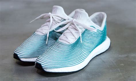 Meuble à chaussures en plastique. Des baskets en plastique recyclé pour dépolluer les océans ...