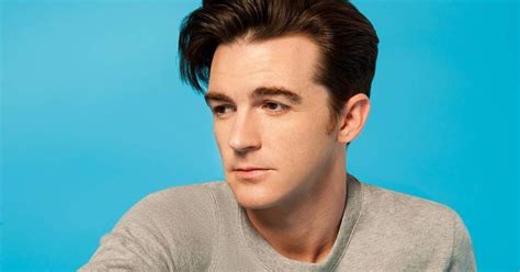 He's also a singer who's released five. Drake Bell rompe el internet con su increíble cover de ...