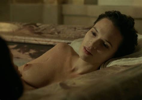 Celebrity Nudeflash Picture 2017 5 Original Anna Brewster Versailles 2017 S2e1 02