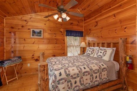 Located in the very heart of scenic wears valley, and named for the smoky mist that adorns its neighboring mountains, guests will find into the mist. Smoky Mountain Mist in Gatlinburg w/ 3 BR (Sleeps10)