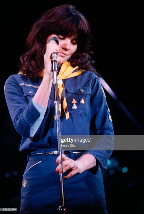 Country Rock Star Linda Ronstadt Sings Live On Stage Ronstadt Became