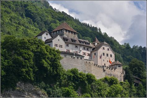 Vaduz, the capital of liechtenstein, is mostly popular as a winter sports destination. Schloss Vaduz - Liechtenstein (1) Foto & Bild | world ...