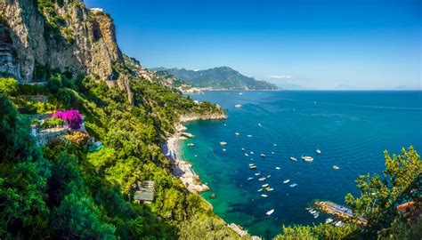 Visit the health website of the region where you reside. Le spiagge della Campania, veri tesori di incommensurabile ...