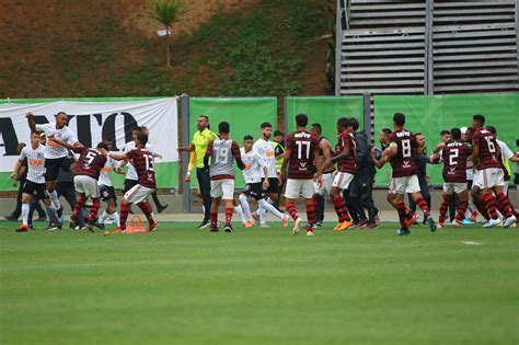 Sormani, sobre confronto pelas oitavas da libertadores. Jogo entre Flamengo e Corinthians termina em confusão no ...