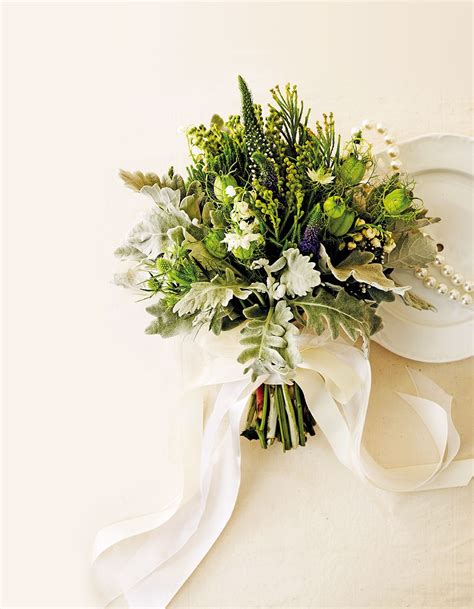 What types of flowers you need to make different styles of wedding flowers, including bouquets, boutonnieres part 5 of blooms blog's what types of flowers should i use for my wedding series: Green comes in the form of foliage as well as filler ...