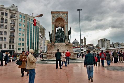 PHOTO Taksim Square In Istanbul Istanbul Istanbul Turkey Cool