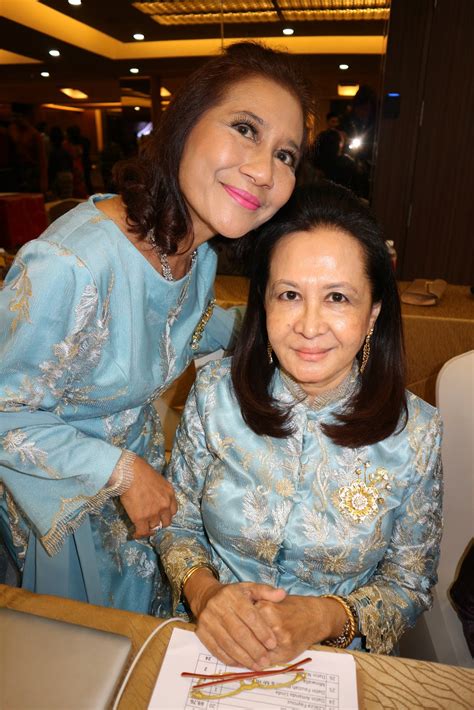 The document was prepared by her predecessor, tan sri ambrin buang, who had asked the previous barisan nasional (bn) administration to classify the. Kee Hua Chee Live!: ROYAL WEDDING BETWEEN YANG MULIA ...
