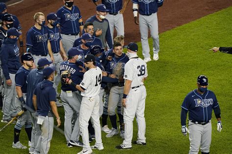 Yankees Rally In 9th To Stun Indians Advance To Alds