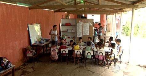 G Com Escola Em Condi Es Prec Rias Alunos Assistem Aulas Em Bar Na Ba Not Cias Em Bahia