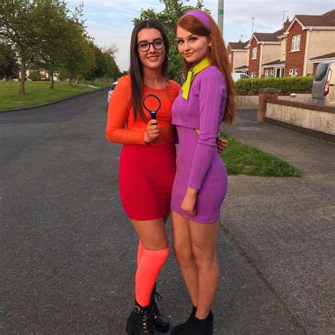 Diy velma costume for women. Daphne and Velma costume in 2020 | Cute halloween costumes, Easy halloween costumes, Halloween ...