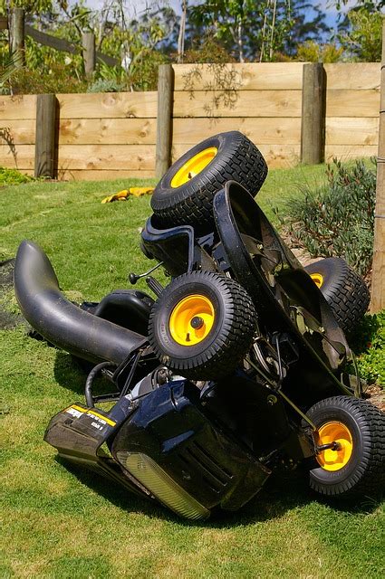 Best Lawn Mower For Wet Grass Your Options Explained Lawn Chick