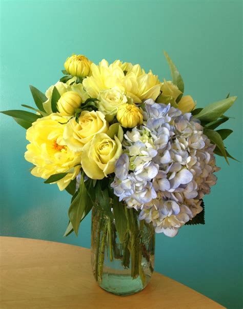 What is the most frequently used color in summer weddings? The Most Popular Flowers in Southern California to use in ...