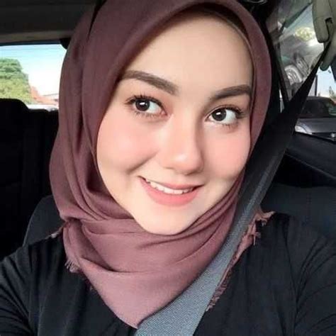 Namanya yulianti asti , janda cantik berusia 31 tahun ini sedang serius menca. Janda Cantik Muslimah : Gambar Orang Cantik Muslimah | akaraluminyum