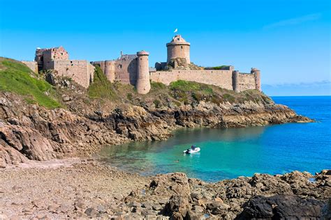 Observez les grandes marées, arpentez le sentier des douaniers ou découvrez le patrimoine : Vakantie Bretagne - Zon en historie in West-Frankrijk | TUI