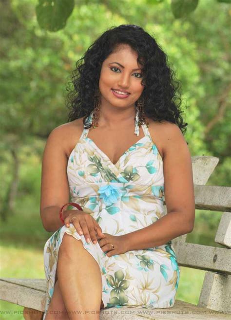 Sri Lankan Actress Model Sri Lankan Cute Actress Kumudu Priyangika