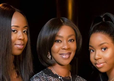 Sanata saraki, wanda ya shafe shekaru takwas a matsayin gwamnan jihar kwara, ya daɗe yana fuskantar zargin cin hanci da kuma halatta efcc ta tsare bukola saraki. Photos Of Bukola Saraki and His Family including Wife and ...
