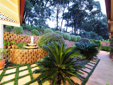 The biggest list of garden edging ideas online. Brick Wall Garden Designs, Decorating Ideas, | Design ...