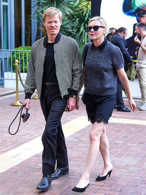 Kirsten Dunst And Jesse Plemons Hold Hands In Cannes Photos