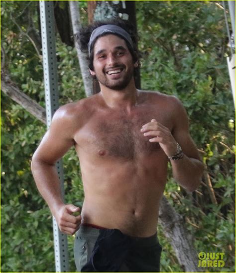 Dwts Alan Bersten Bares His Ripped Abs During A Shirtless