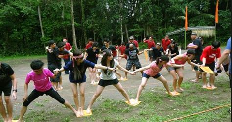 The armies must do so without getting caught. Team Building Games: Activities and Games For Office Parties