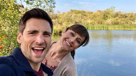 The Experience That Bonds Hallmarks Andrew Walker And Nikki Deloach