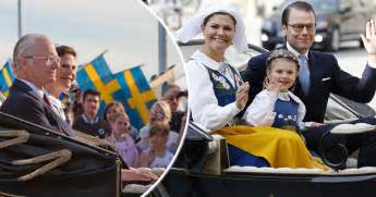 Juni ist in schweden nationaldagen. Medlemmarna ur kungafamiljen som kommer till Skansen ...