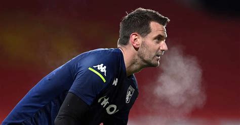 Thomas david tom heaton is an english professional goalkeeper who play from english premier league club burnley f.c. Tom Heaton Wages / Manchester United Identify David De Gea ...